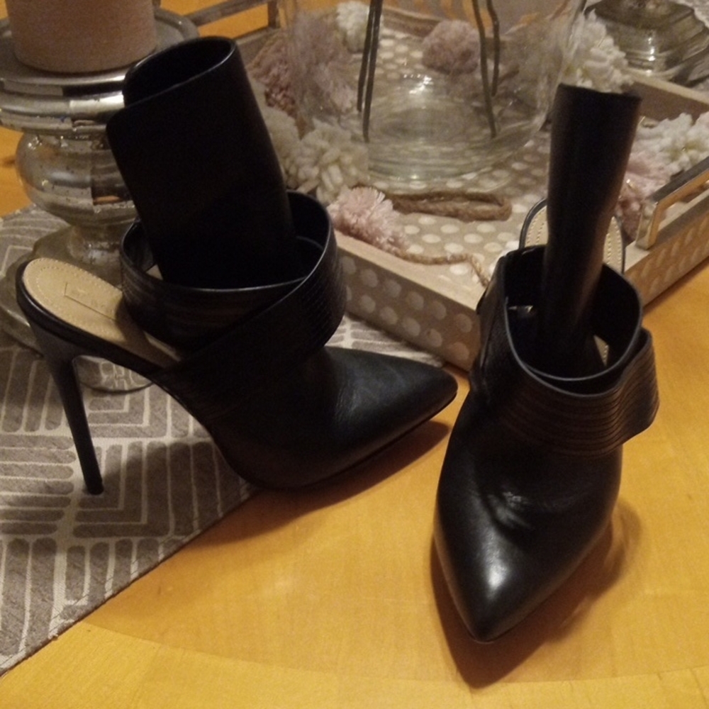 BCBGMaxAzria Black Pointed-Toe Stiletto Mules